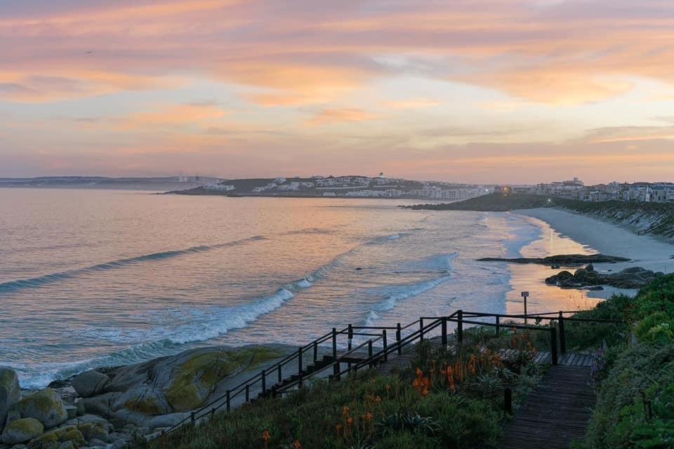 Perfect 10 - 10 To 13 Sleeper Luxury Holiday Home Breakage Deposit Of R2500 Per Weekend Lease Langebaan Eksteriør bilde