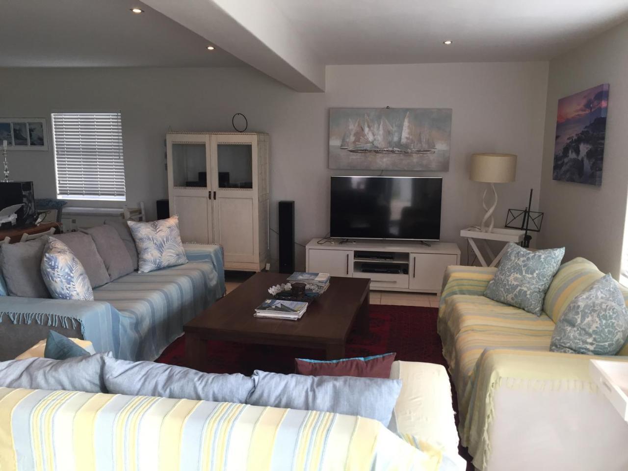 Perfect 10 - 10 To 13 Sleeper Luxury Holiday Home Breakage Deposit Of R2500 Per Weekend Lease Langebaan Eksteriør bilde
