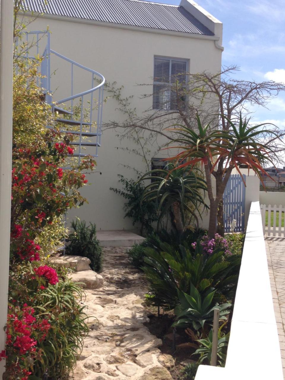 Perfect 10 - 10 To 13 Sleeper Luxury Holiday Home Breakage Deposit Of R2500 Per Weekend Lease Langebaan Eksteriør bilde