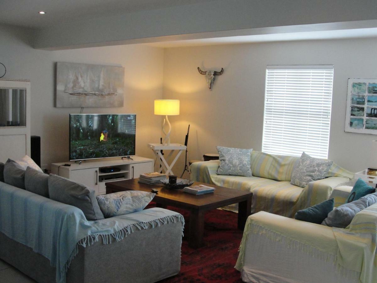 Perfect 10 - 10 To 13 Sleeper Luxury Holiday Home Breakage Deposit Of R2500 Per Weekend Lease Langebaan Eksteriør bilde
