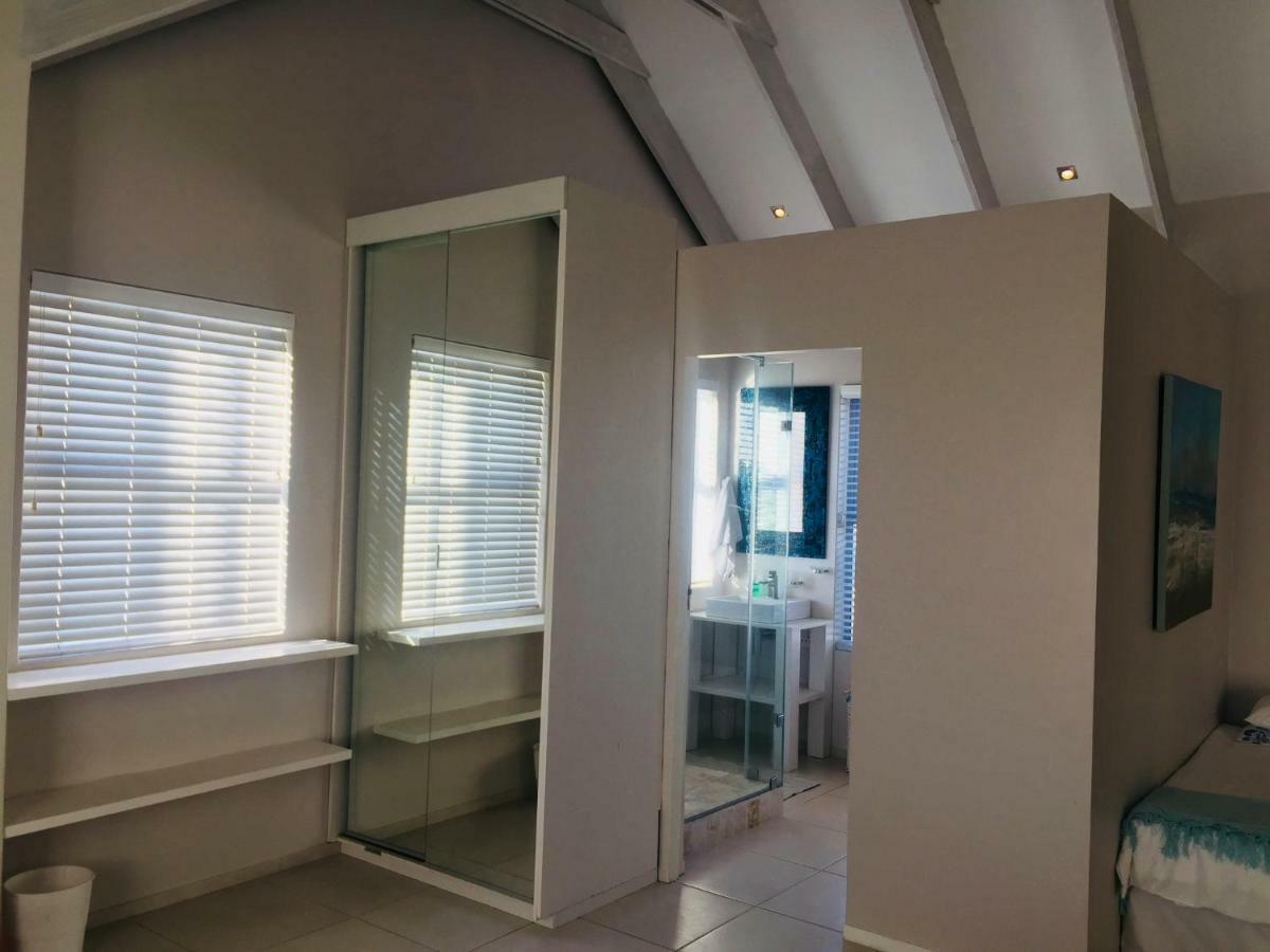 Perfect 10 - 10 To 13 Sleeper Luxury Holiday Home Breakage Deposit Of R2500 Per Weekend Lease Langebaan Eksteriør bilde